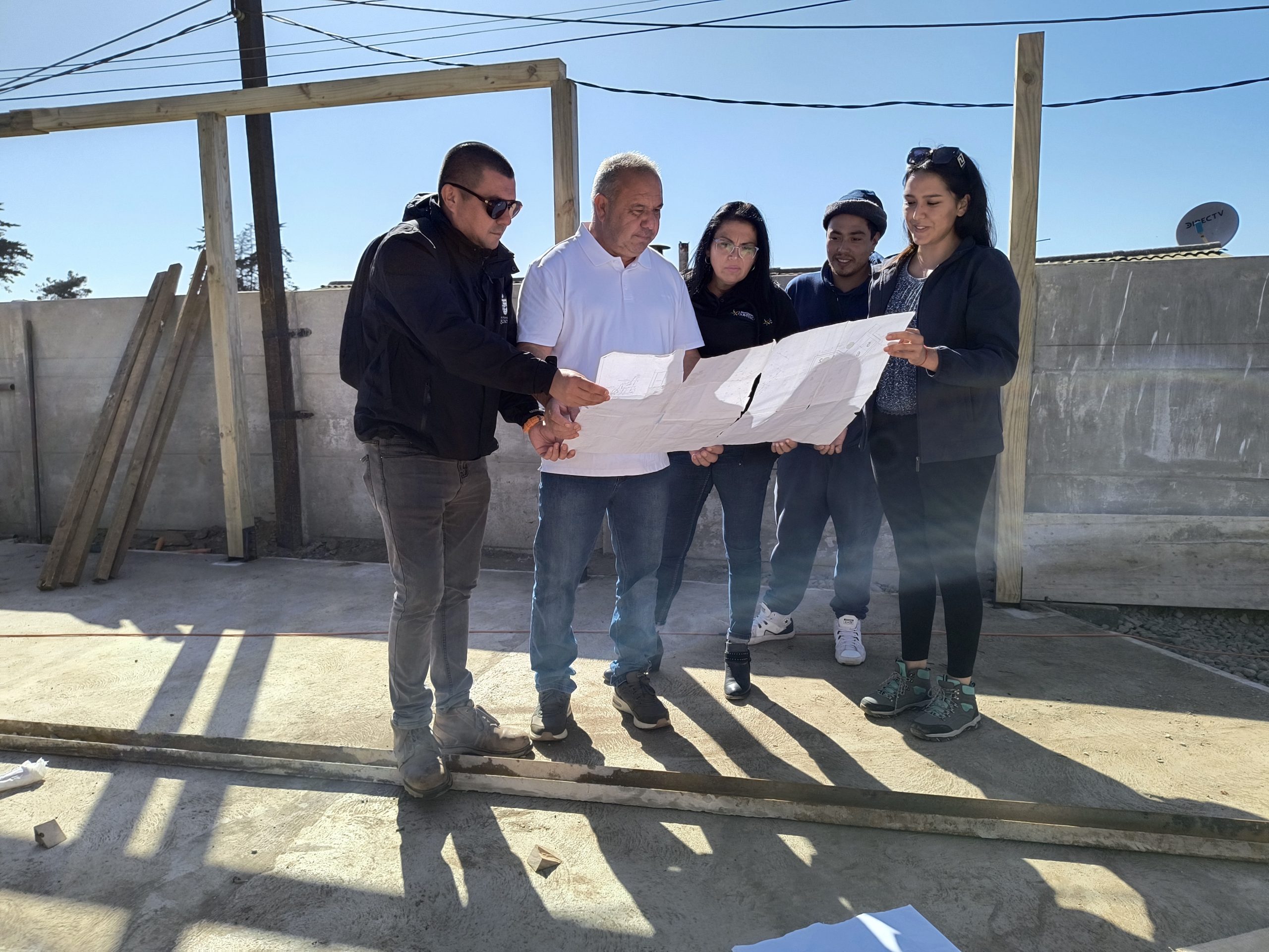 Alcalde Mauricio Carrasco inspeccionó obras de mejoramiento en accesos a borde costero