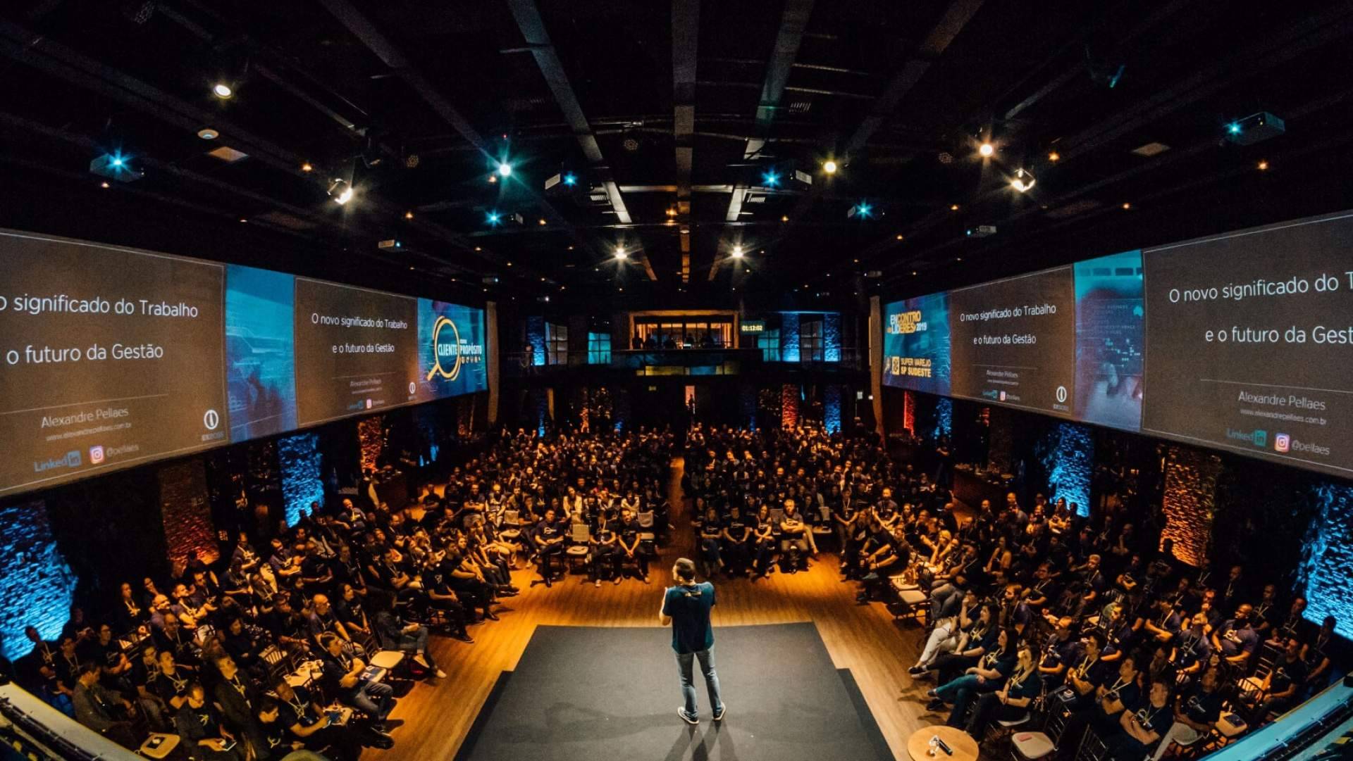 Hablar en público, una competencia humana en auge en la era de la inteligencia artificial